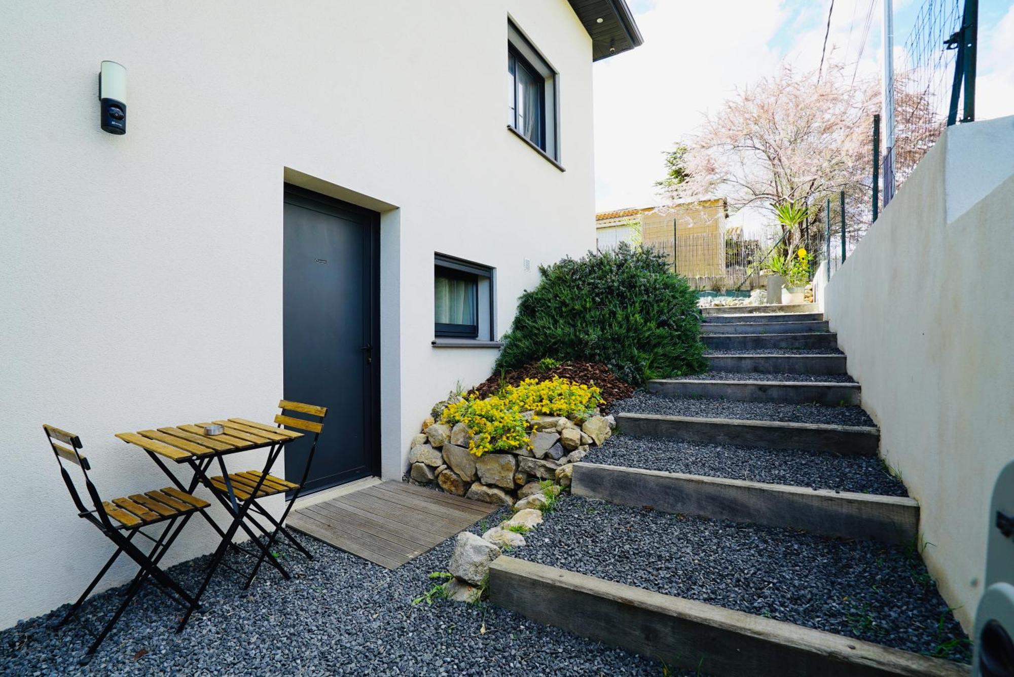 Independant A 20min Des Plages Apartment